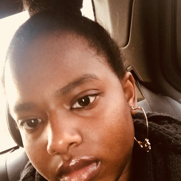 Meet your Posher, Brielle - Picture 2 of 2